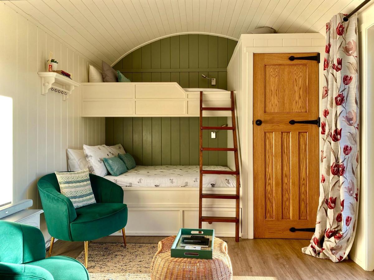 Bailey's Hideaway Lodge *