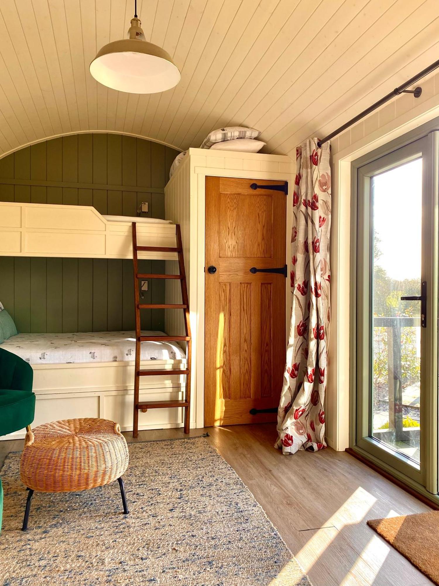 Bailey's Hideaway Lodge *